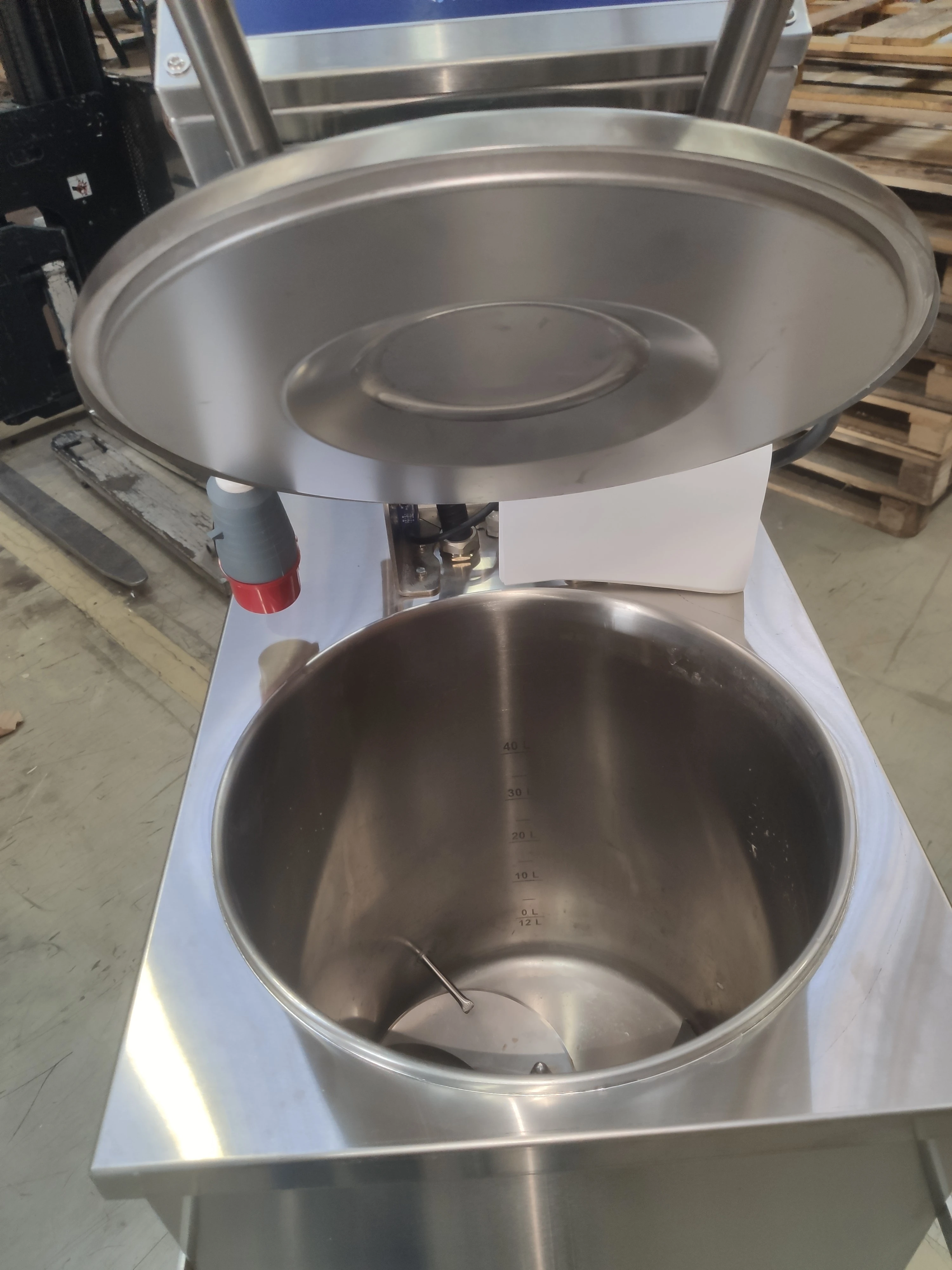 Габариты: 505x1035x1491 мм, 1600Вт, 380В,  объем чаши 80 л, полезный объем закваски 40 л, объем материнской закваски 12 л, TFT-экран, герметичная крышка, на колесах, вся нерж..2024\Ферментатор ФТ-40 Потёртости, царапины, вмятины. Следы эксплуатации. Отсут