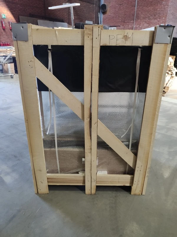 Витрина холодильная серии KC70 VM 0,9-1 (ВХСв-0,9д Carboma Сube), 920х650х1265(1315)мм, +6...+12С, экс. пл-дь 1,28мм, потр-е эл/эн в сутки 5,2 кВт, 220В, R134a, царапины. Нет упаковки. Неликвидное оборудование