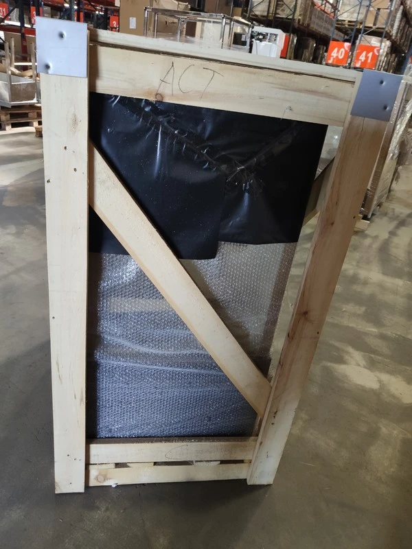 Витрина холодильная серии KC70 VM 0,9-1 (ВХСв-0,9д Carboma Сube), 920х650х1265(1315)мм, +6...+12С, экс. пл-дь 1,28мм, потр-е эл/эн в сутки 5,2 кВт, 220В, R134a, царапины. Нет упаковки. Неликвидное оборудование