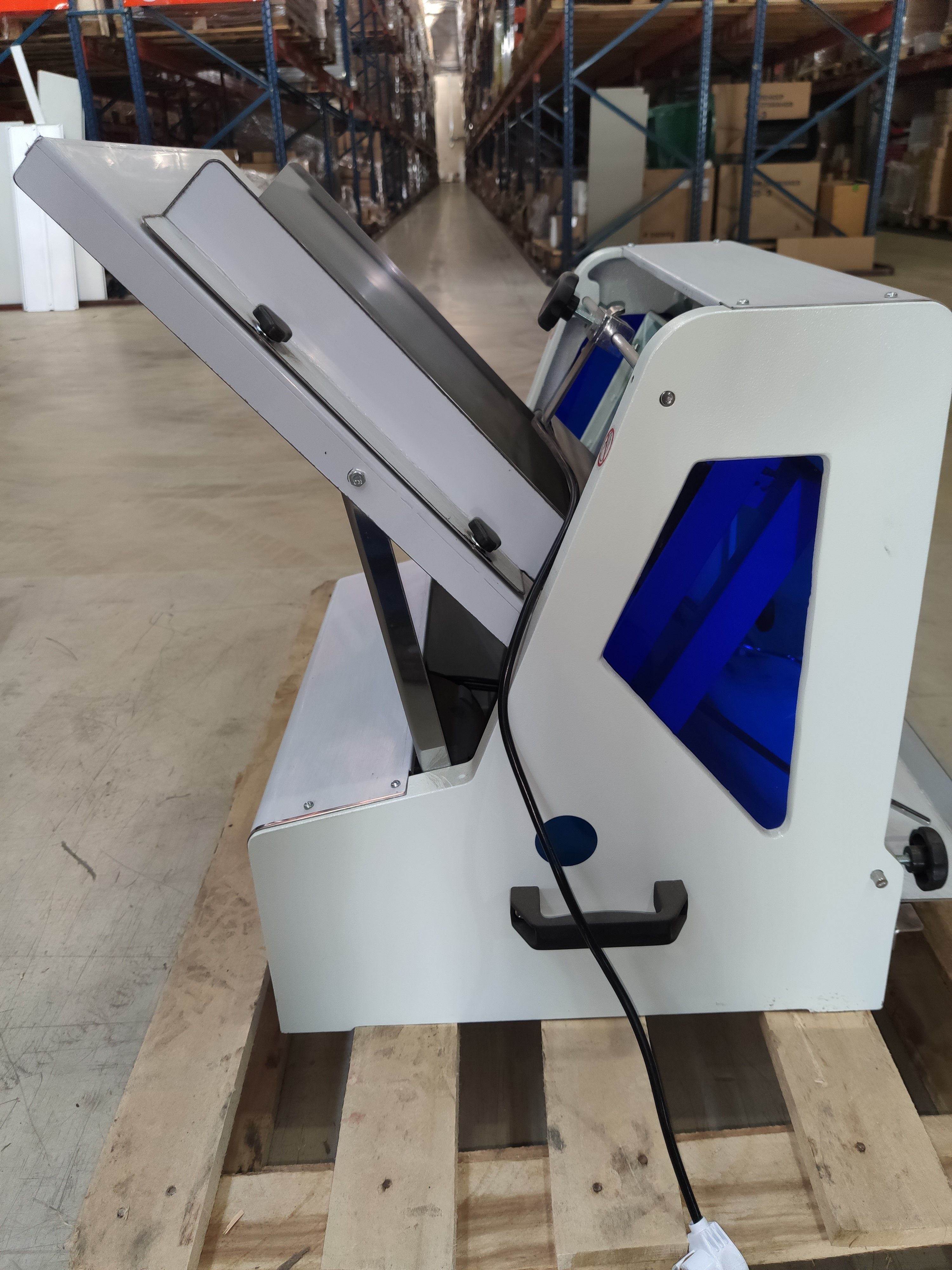 S01_1_SINMAG B.M.CORP. Хлеборезка серии SM 302 (12 мм)