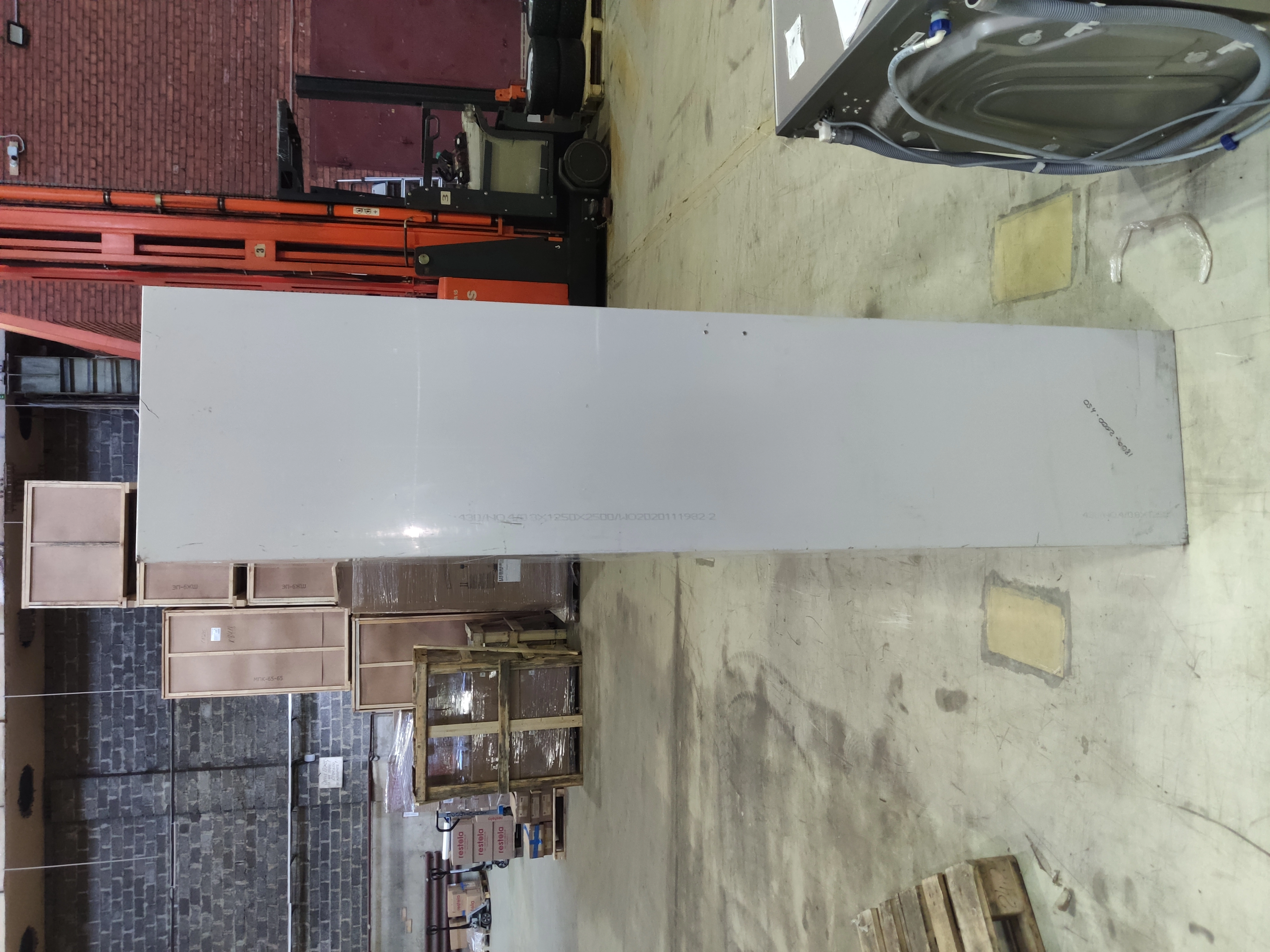 Зонт вентиляционный электр. типа вытяжной (островной) модель ВЗО 1800х2000х450.2024\Зонт вентиляционный электр. типа вытяжной (островной) модель ВЗО 1800х2000х450 Возврат из КРД. Царапины, потертости. Следы использования