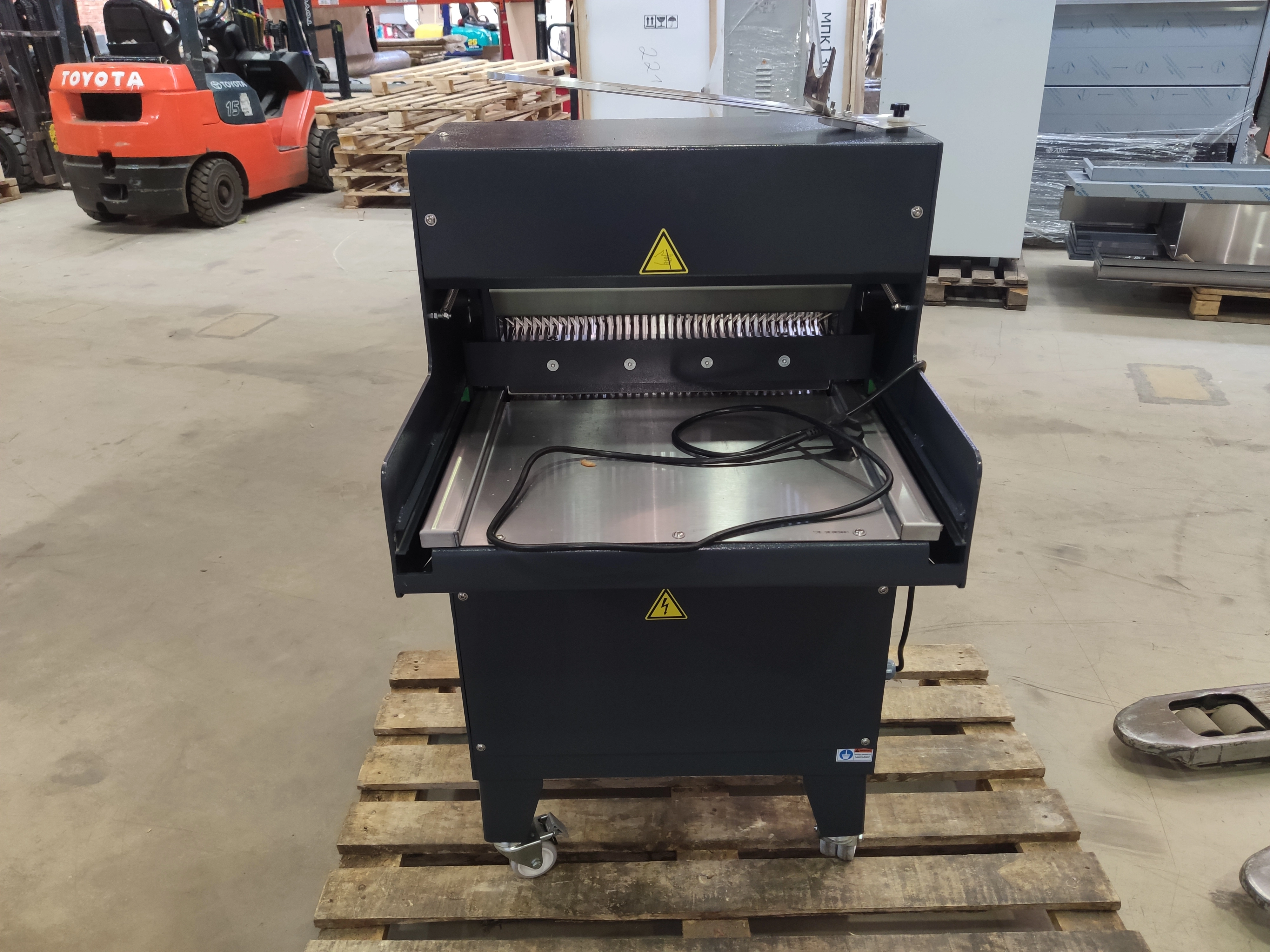 S01_Хлеборезка Vortmax VBS 430-F