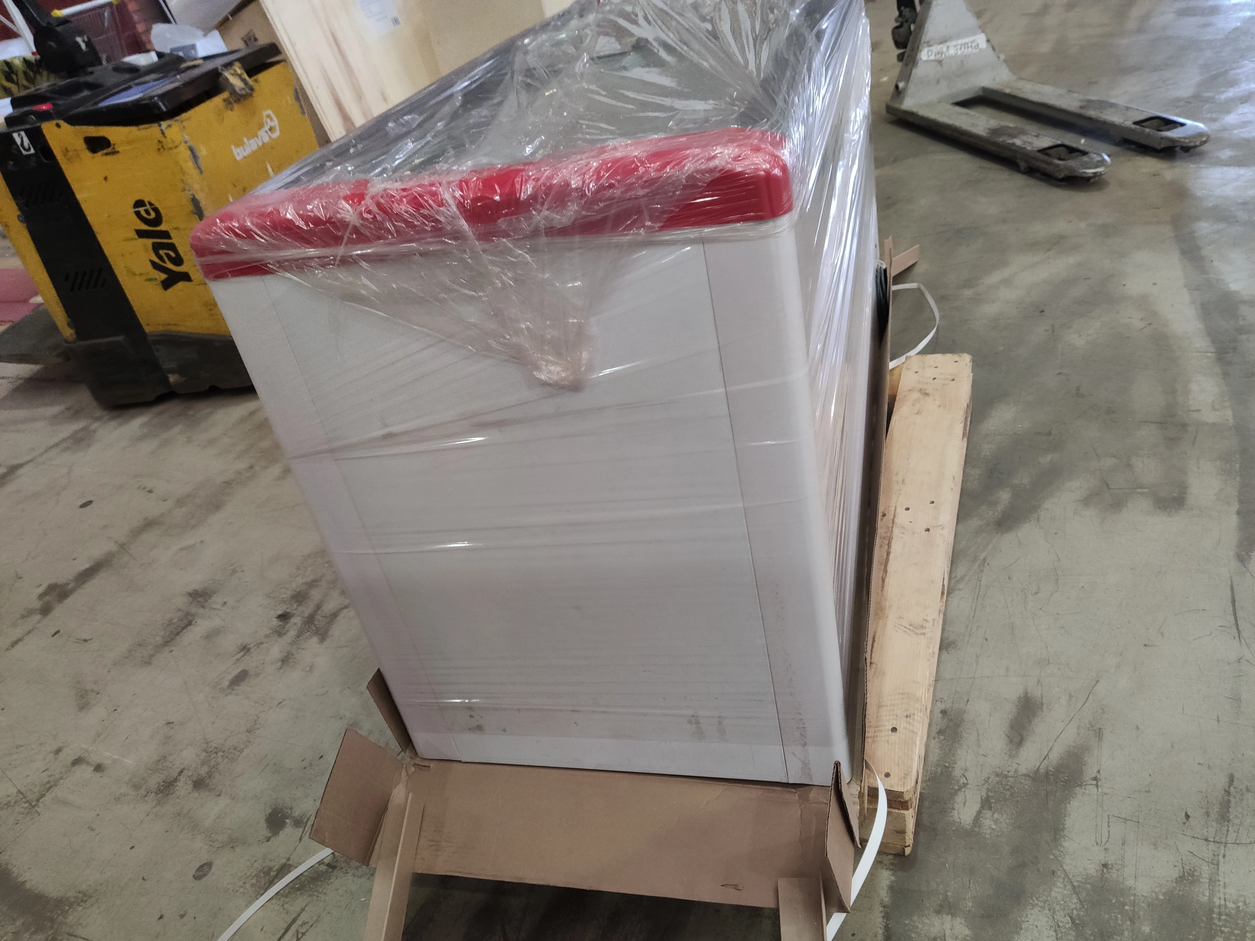 S01_Морозильник горизонтальный т.м. GELLAR серия CLASSIC, модель FG 500 С (красный)