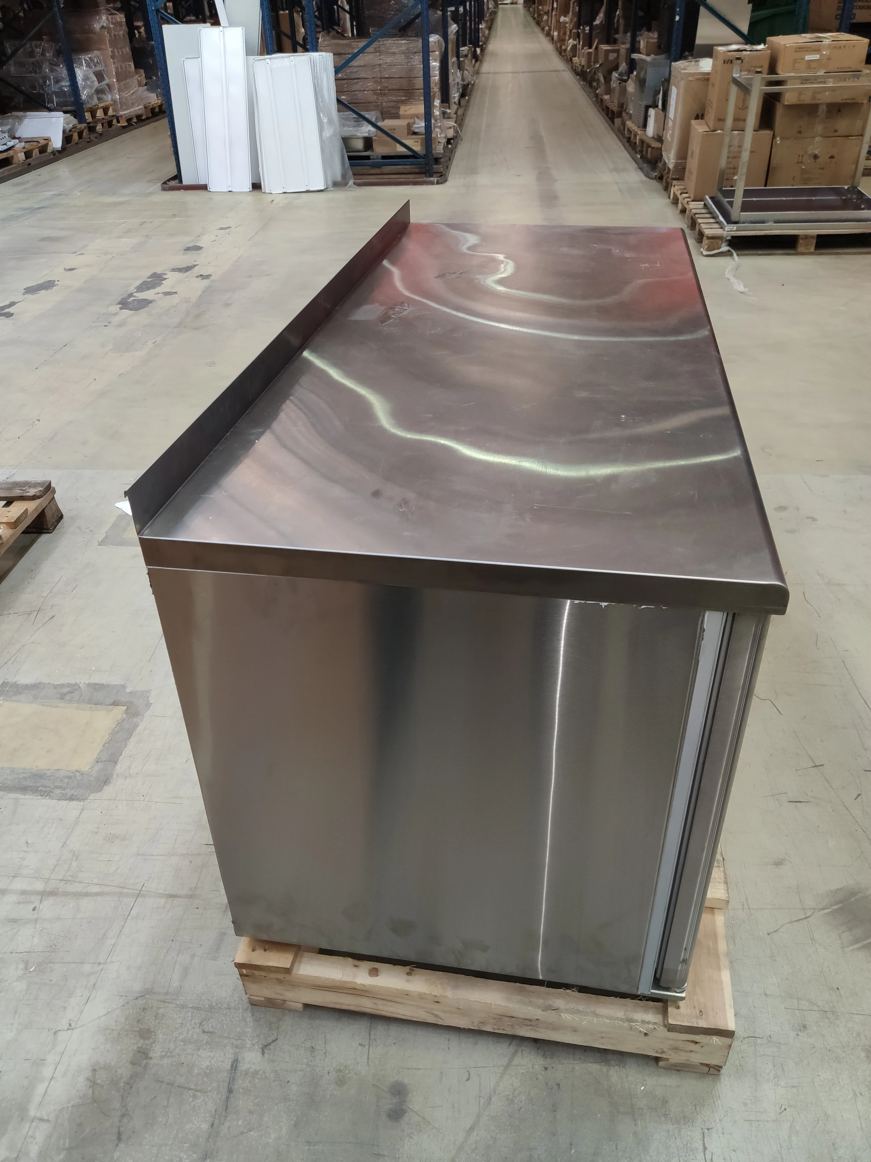 Стол холодильный TM3GN-G, 1630х705х850/910мм, 450л, 230В, 350Вт, -2...+10С, R290, 3 двери, 3 полки, GN 1/1, с бортом 60мм. Электронная система управления. Оттайка автоматическая с системой испарения конденсата. Материал обшивки корпуса (за исключением зад