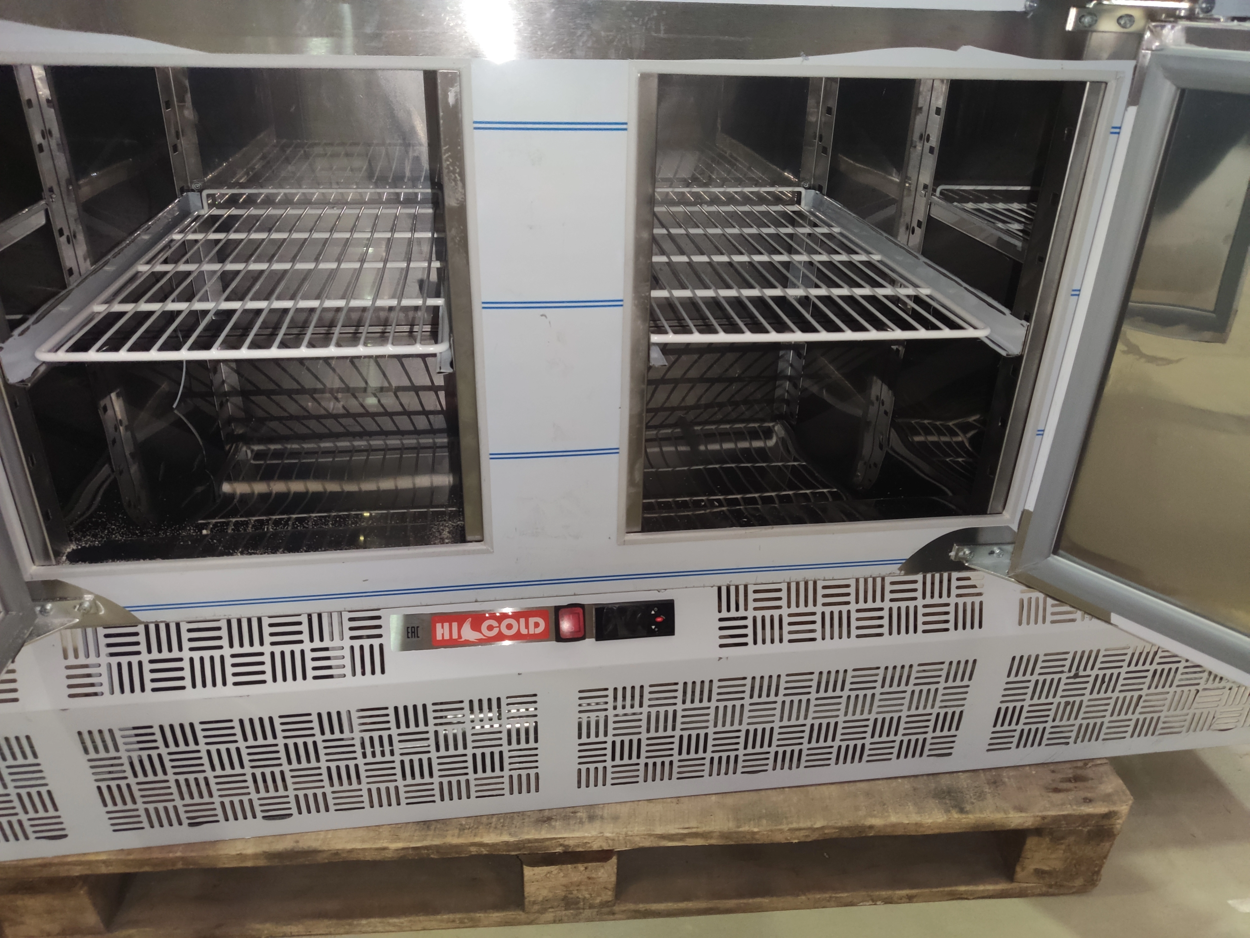 S01_Стол холодильный HICOLD GNE 1111/TN
