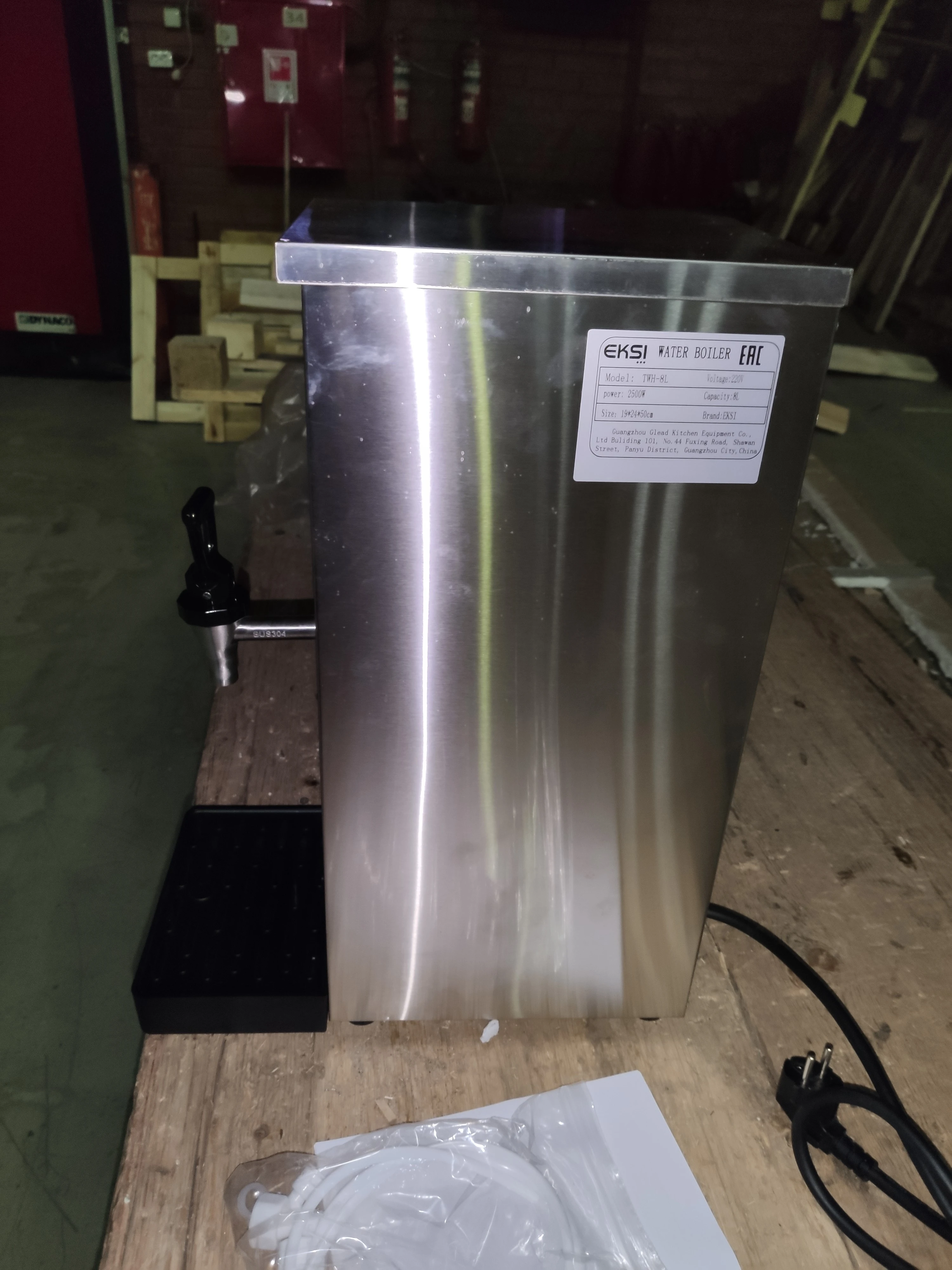 S01_Кипятильник проточный т.м. EKSI серии TWH, мод. TWH 8L (серебр)