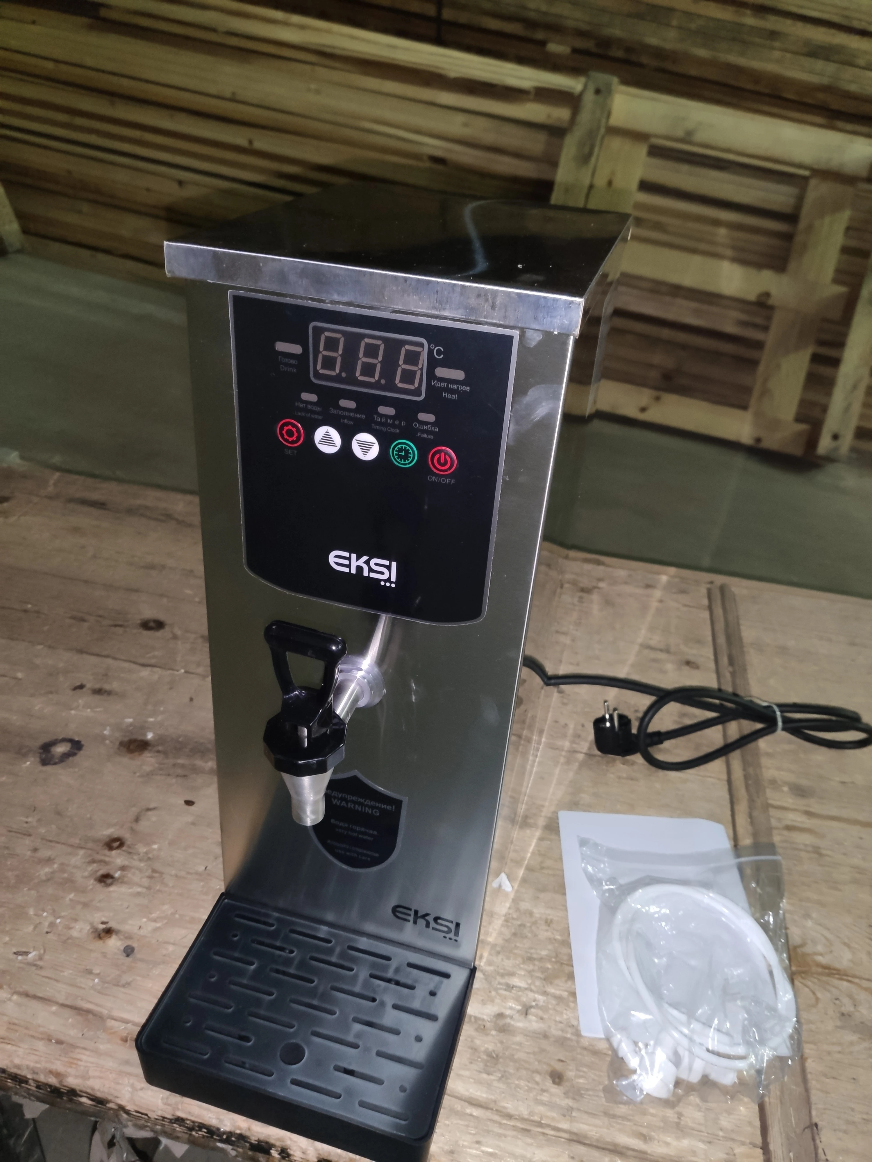 S01_Кипятильник проточный т.м. EKSI серии TWH, мод. TWH 8L (серебр)