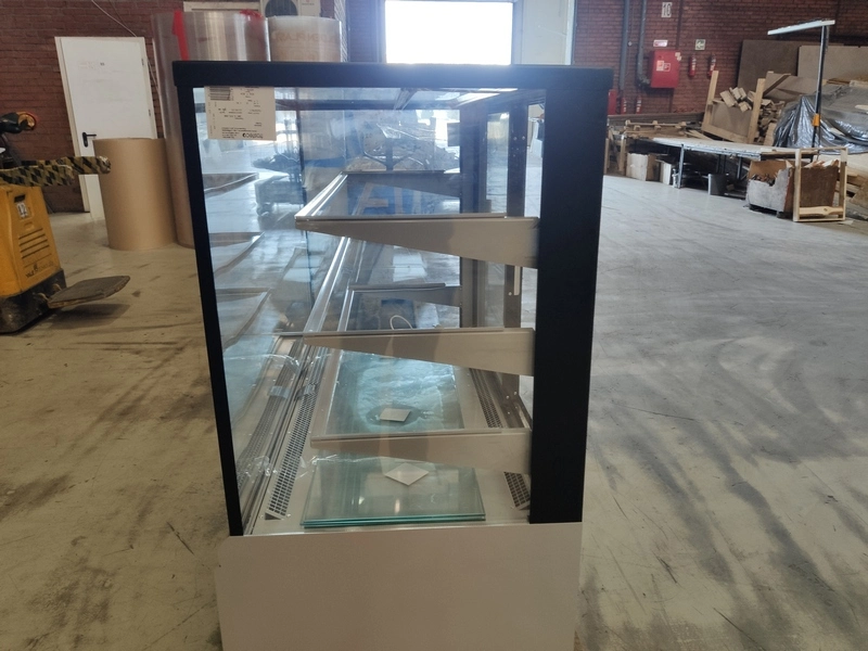 S01_1_Витрина кондитерская Carboma серии KC70, KC70 VV 1,3-1, ВХСв-1,3д Cube Люкс ТЕХНО