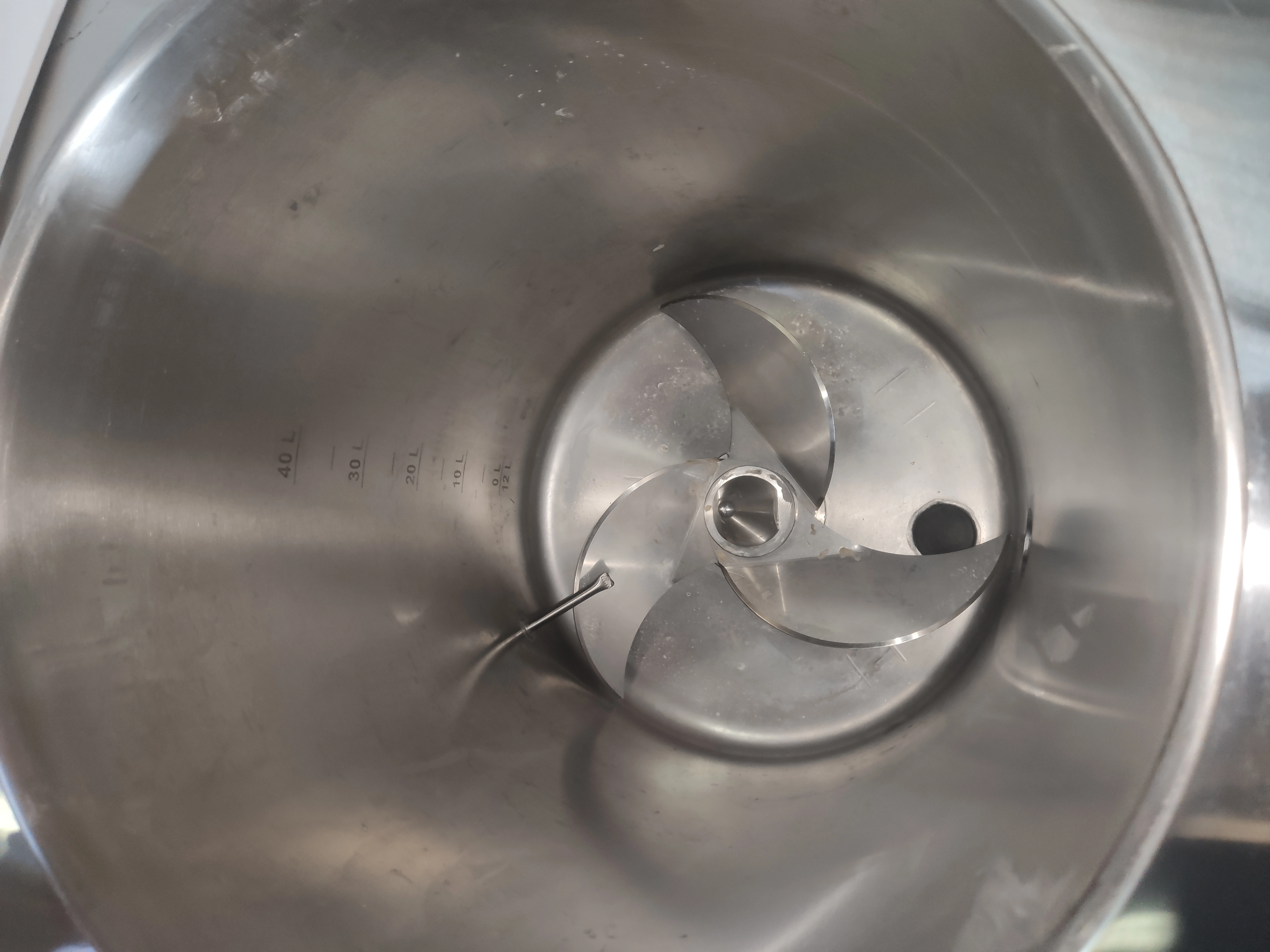 Габариты: 505x1035x1491 мм, 1600Вт, 380В,  объем чаши 80 л, полезный объем закваски 40 л, объем материнской закваски 12 л, TFT-экран, герметичная крышка, на колесах, вся нерж..2024\Ферментатор ФТ-40 Потёртости, царапины, вмятины. Следы эксплуатации. Отсут