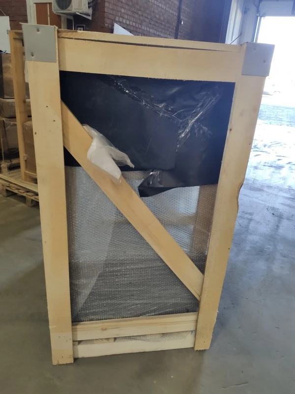 Витрина холодильная серии KC70 VM 0,9-1 (ВХСв-0,9д Carboma Сube), 920х650х1265(1315)мм, +6...+12С, экс. пл-дь 1,28мм, потр-е эл/эн в сутки 5,2 кВт, 220В, R134a, царапины. Нет упаковки. Неликвидное оборудование