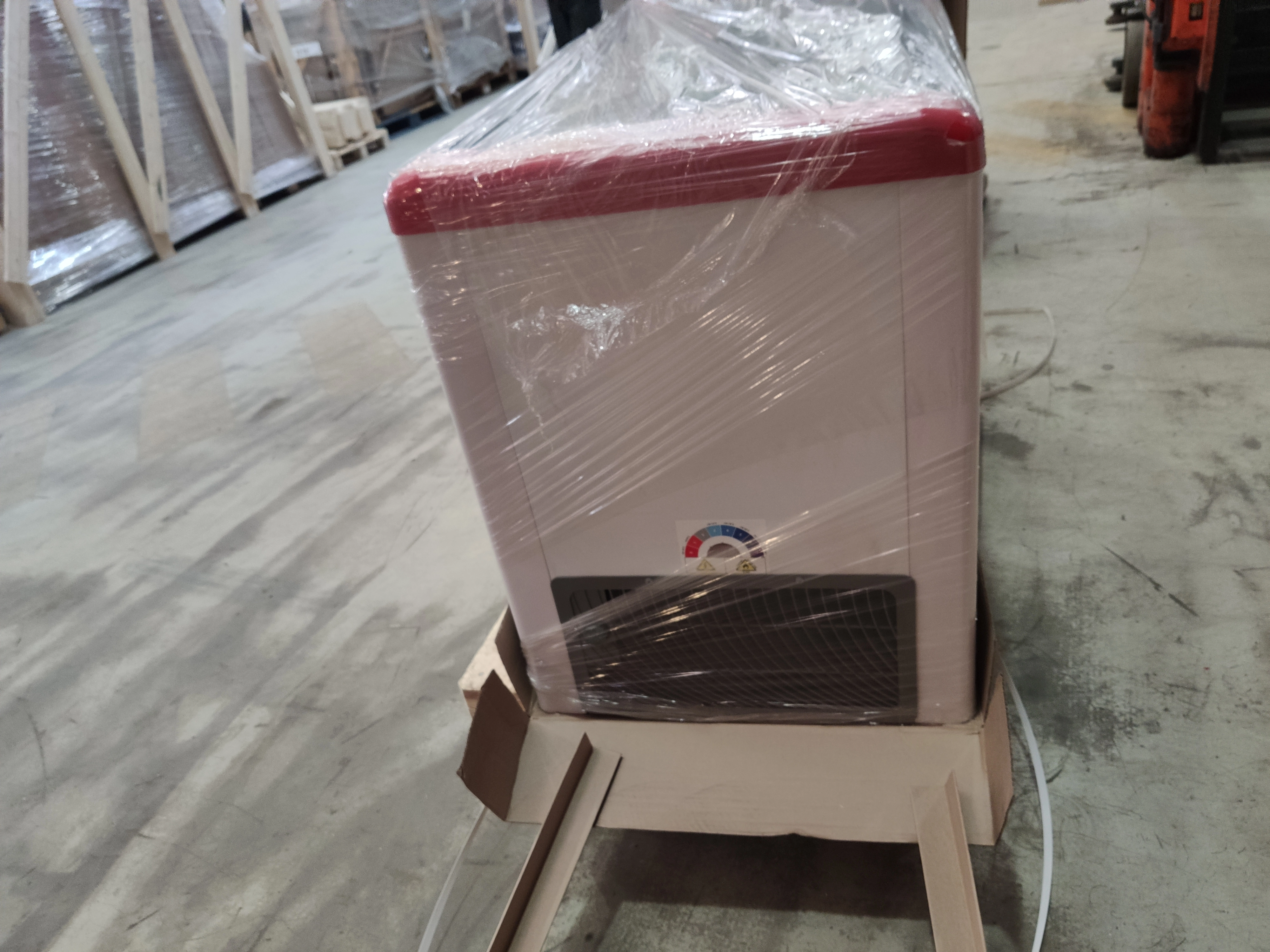 S01_Морозильник горизонтальный т.м. GELLAR серия CLASSIC, модель FG 500 С (красный)