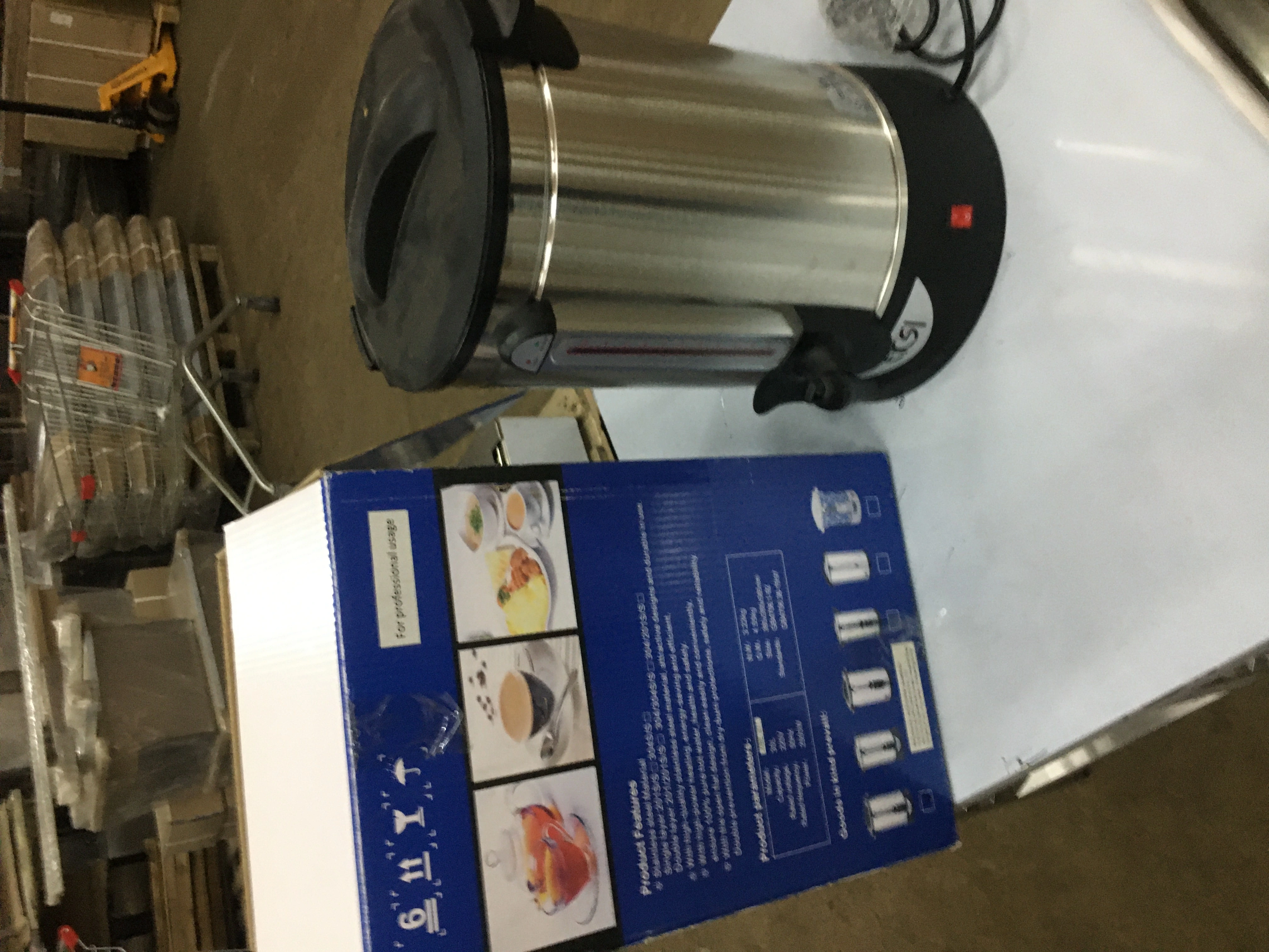 Кипятильник т.м. EKSI серии WBE, мод. WBE 30T, ¶Габариты (ДхШхВ): 385х385х525 мм, ¶Номинальный объем: 30 л,¶Полезный объем: 21,6 л,¶Напряжение: 220В, ¶Мощность: 2500Вт, ¶Термоконтроллер, ¶Материал изготовления: нержавеющая сталь+пластик, царапины, следы э