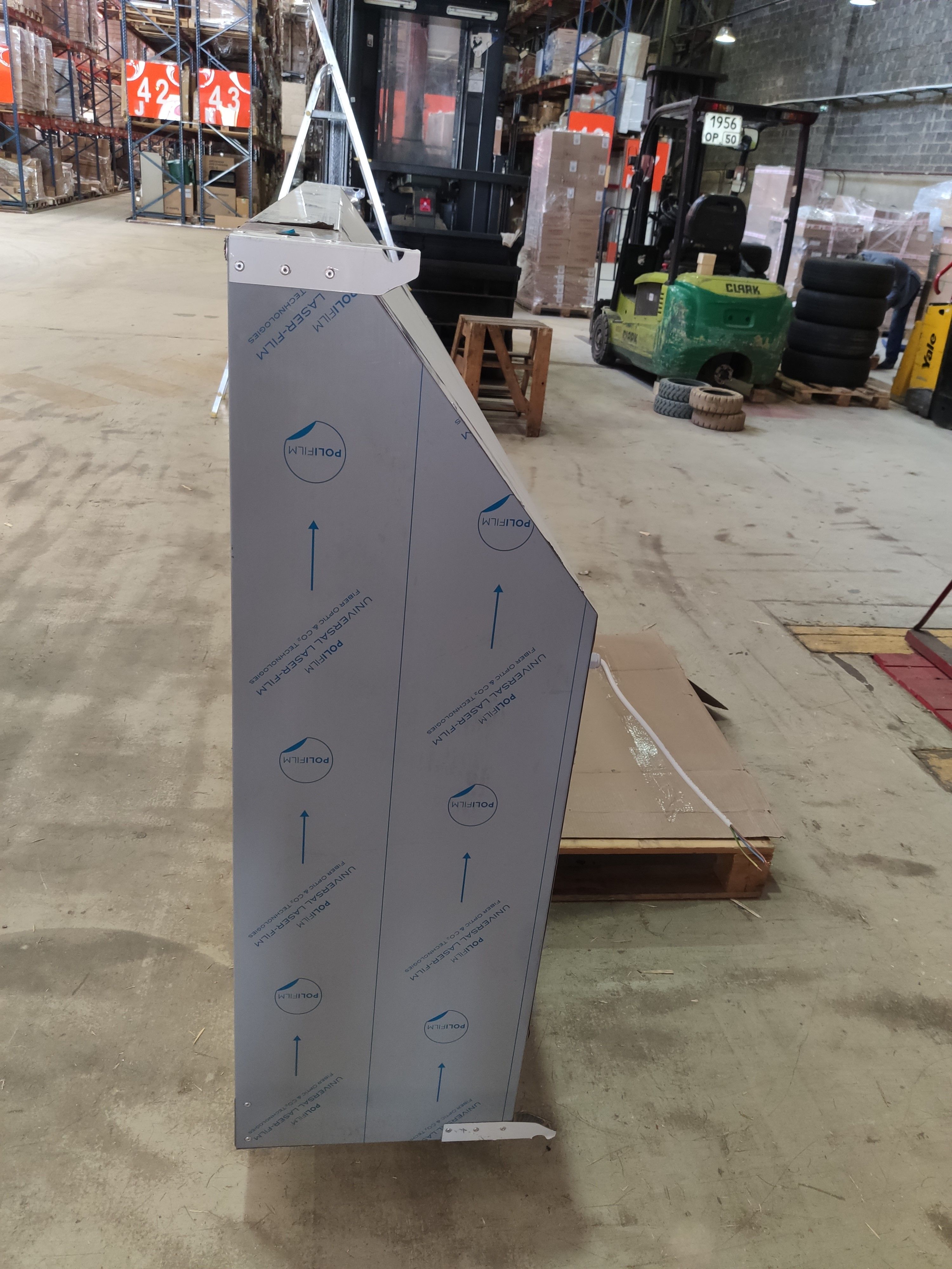 S03_Зонт ЗВН-03, светильник 1200 мм - 1 шт, 600 мм - 1 шт, 2100*1200*400