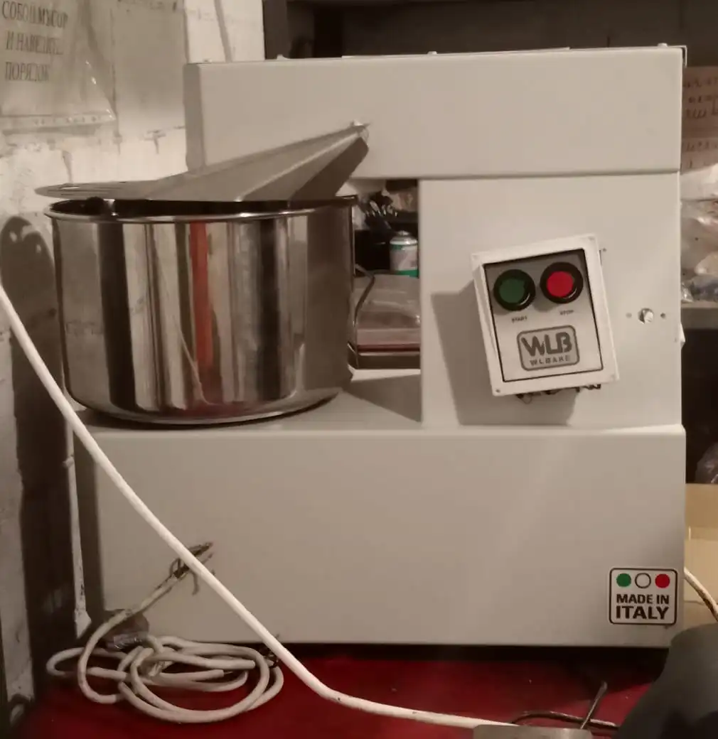 Машина тестомесильная т.м. WLBake серии SP, мод. SP12 2V, 675х350х690мм, 600/800Вт, 380В, емкость дежи 15л, вместимость по тесту 12 кг, двухскоростные.
Неисправность эл.двигателя. Перемотка двигателя., отремонтирована