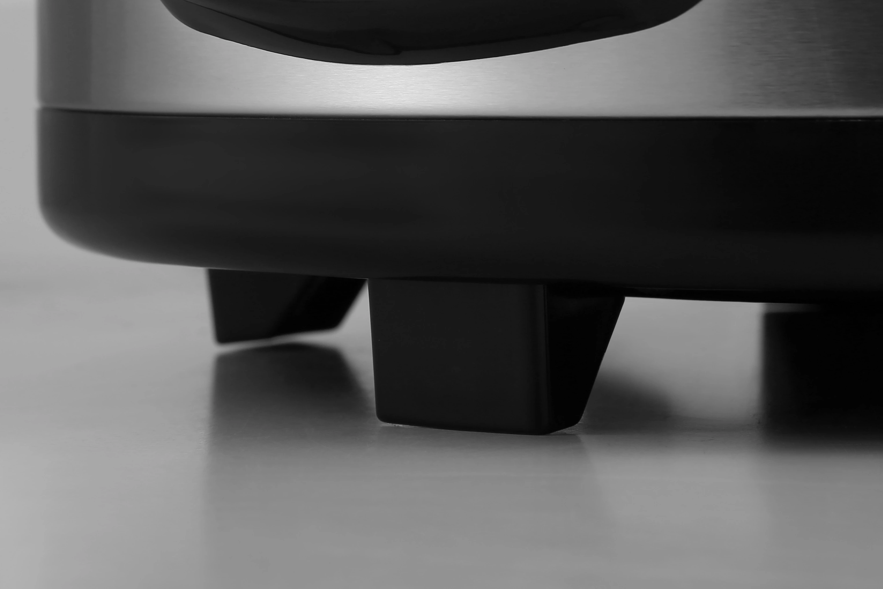 Габаритные размеры: 375x460x460мм, эл. мощность1900Вт, напряжение 220В, объем чаши 13л (объем риса 7л)