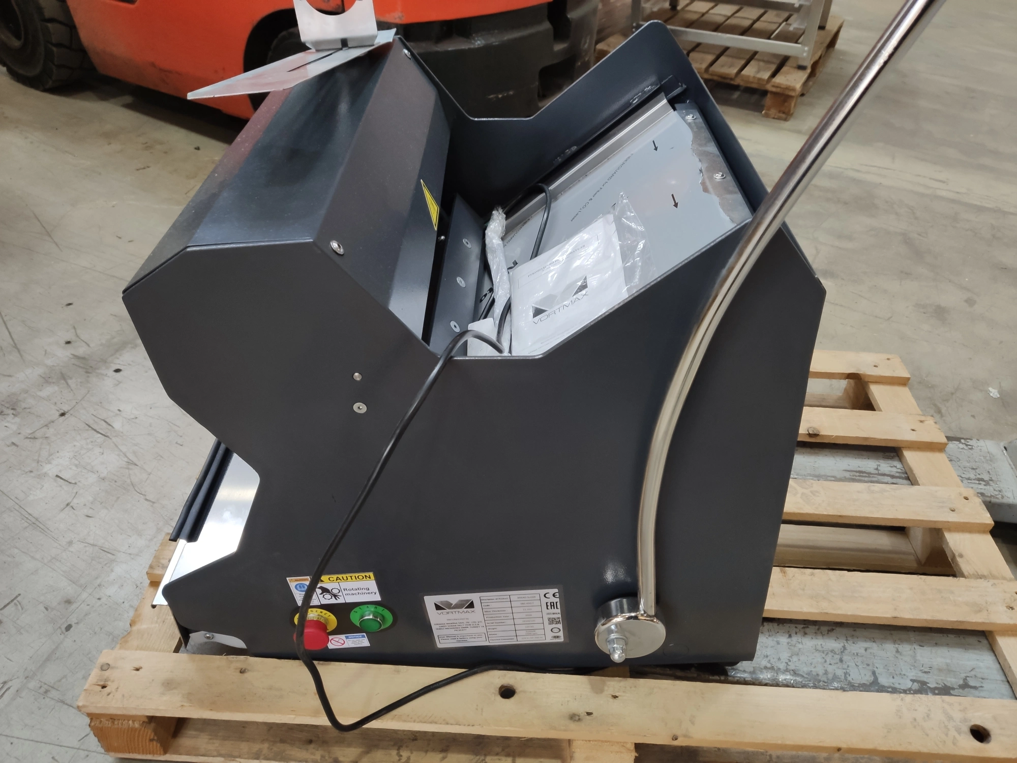 S01_Хлеборезка Vortmax серии VBS 430-T