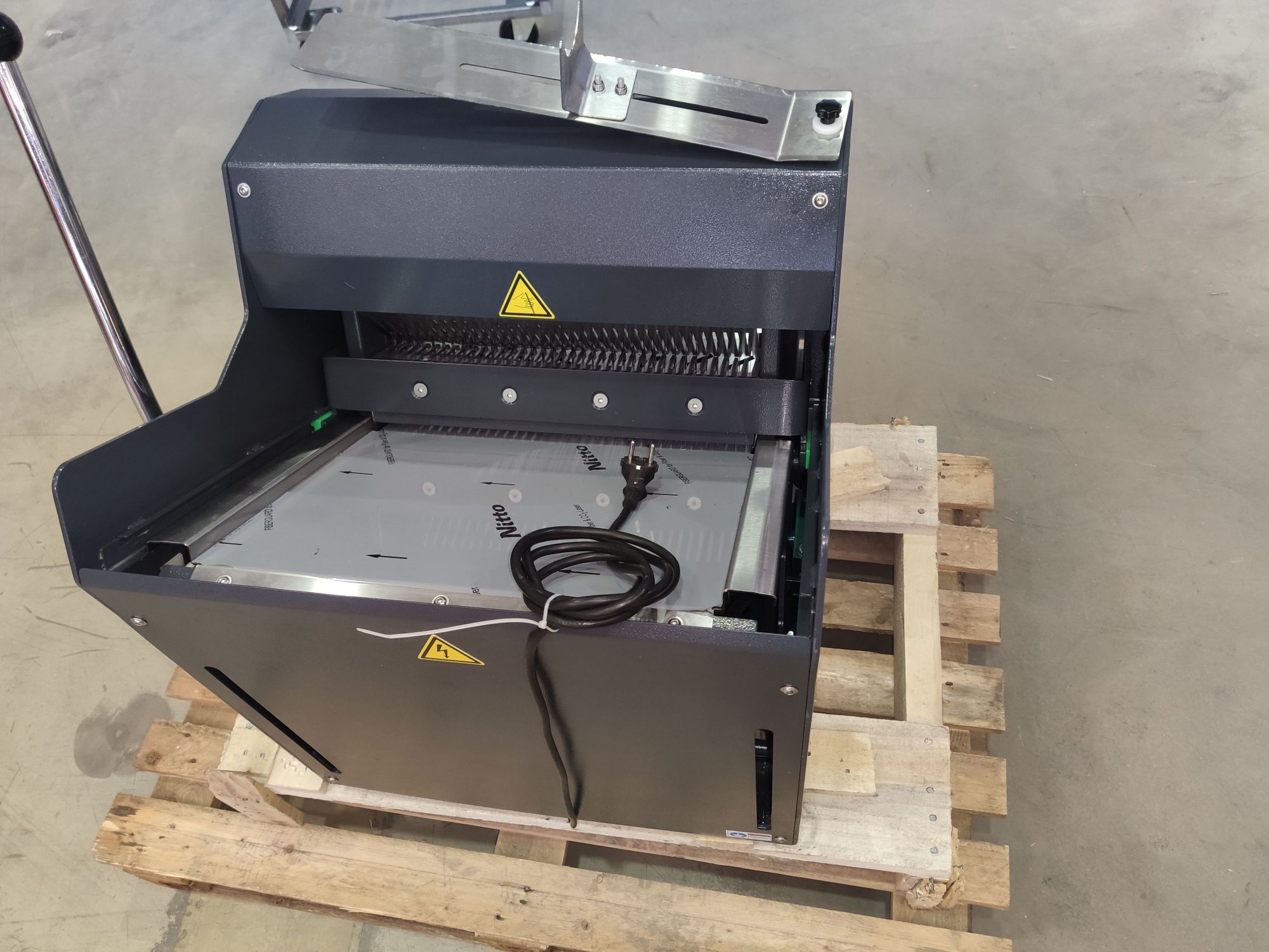 S01_Хлеборезка Vortmax VBS 430-T