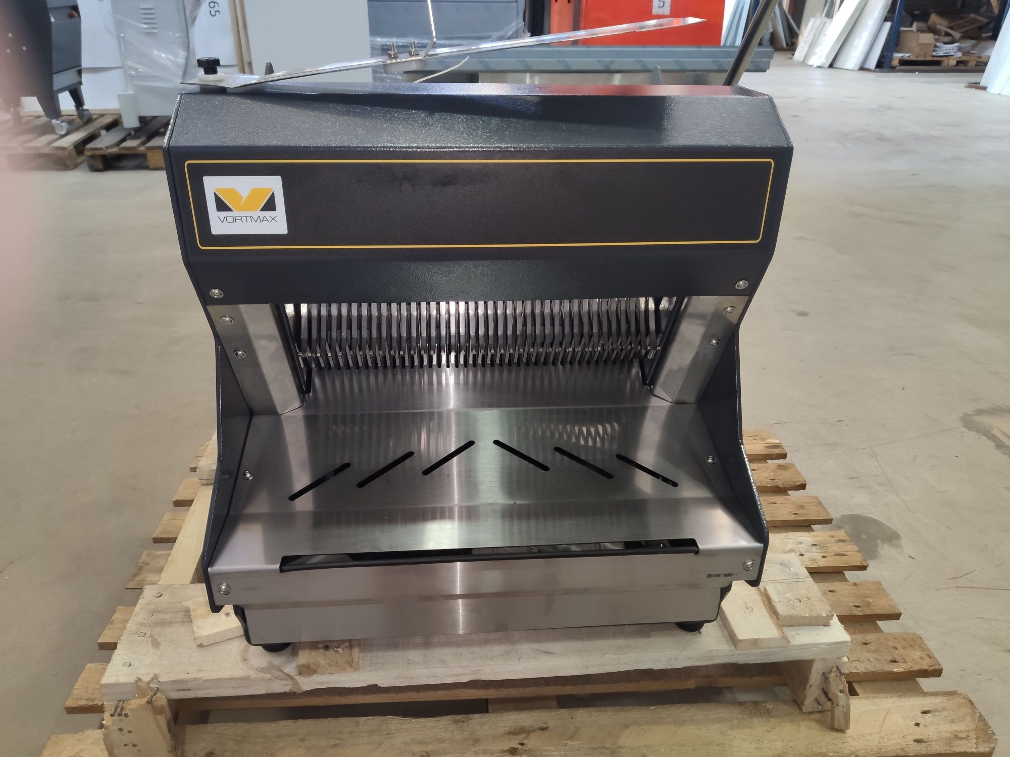 S01_Хлеборезка Vortmax VBS 430-T